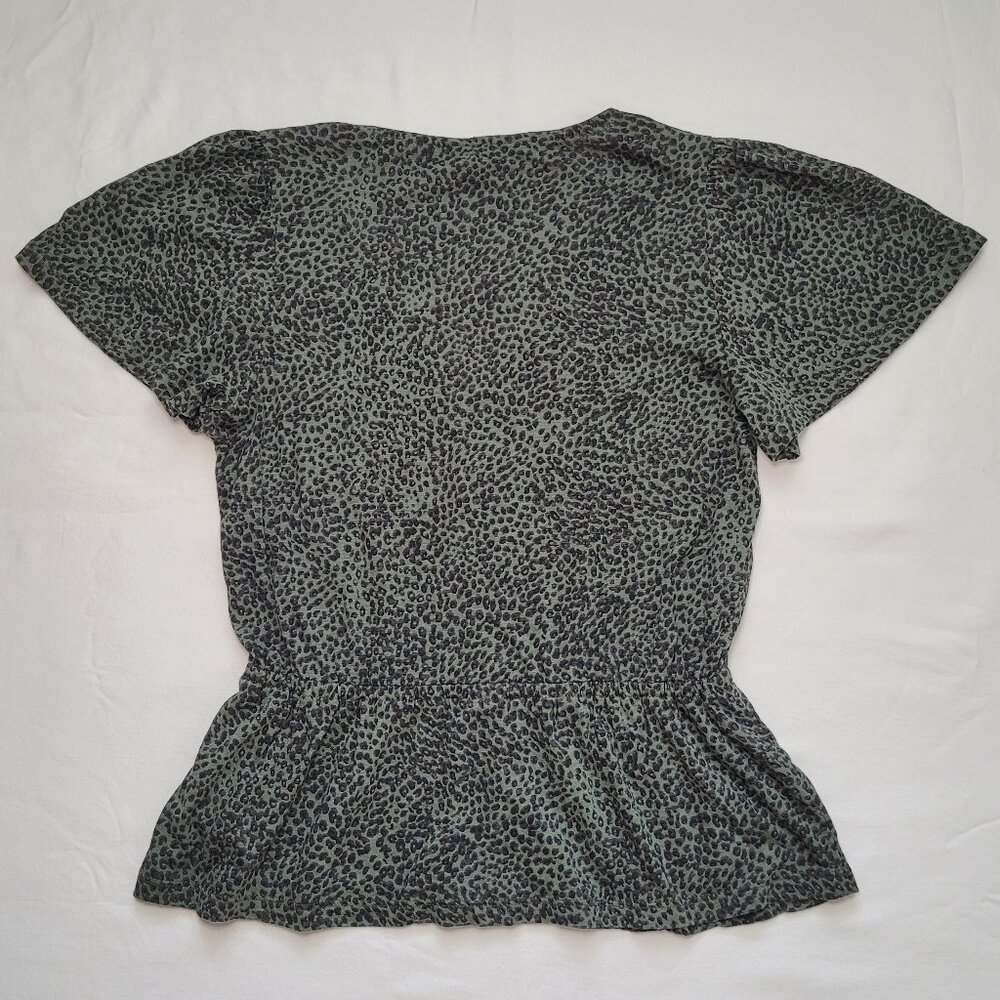 Lucky Brand Green Leopard Peplum Top Flutter Sleeve Small Indie Sleaze - Picture 2 of 7